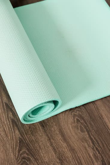 Che Cos'E' Lo Yoga Thai 1 Sperimenta i benefici dello Yoga Thai, una pratica integrativa che combina movimenti fluidi e tecniche di stretching terapeutico