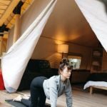 Che Titoli Bisogna Avere Per Insegnare Yoga 10 Titoli Essenziali per Insegnare Yoga: Dalla Certificazione all'Approfondimento dei Principi Fondamentali