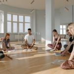 Quanto Guadagna Insegnante Yoga Scopri quanto guadagna un insegnante di yoga e quali sono i fattori che influenzano il suo stipendio