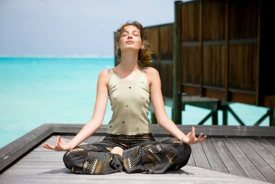 A Cosaserve Lo Yoga 1 A cosa serve lo yoga? Scopri i benefici di questa pratica millenaria per migliorare la tua mente, corpo e spirito