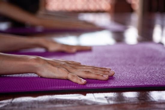 A Cosa Serve Lo Yoga 13 Scopri A COSA SERVE LO YOGA: benefici per il corpo e la mente attraverso pratiche millenarie di meditazione e stretching