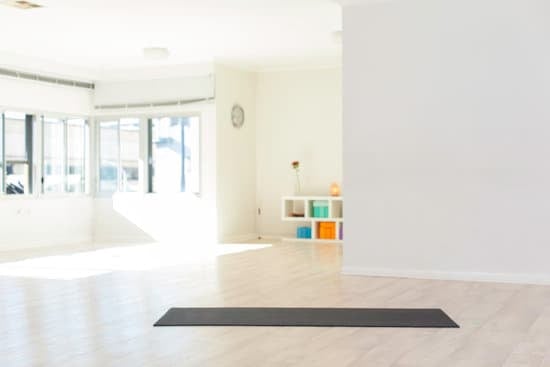 Perché Fare Yoga Tutti I Giorni 7 Scopri i benefici del fare yoga quotidianamente e trasforma la tua vita oggi stesso!