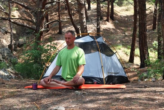 Esplora i benefici del Tantra Yoga per una profonda connessione tra mente, corpo e spirito