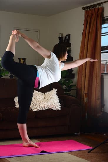 Dove Fare Yoga a Torino 1 Scopri i migliori studi di yoga a Torino, dove potrai rilassarti e ristabilire l'equilibrio mente-corpo nel cuore della città