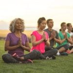 Quanto Yoga Fare Al Giorno Scopri quanto yoga fare al giorno per ottenere benefici duraturi per la tua mente e il corpo