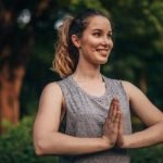 Come Praticare Yoga a Casa Scopri come praticare yoga a casa con semplici esercizi e video tutorial