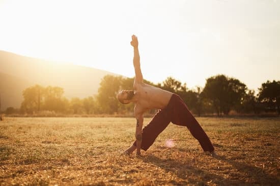 Quale Yoga Per Dimagrire 1 Scopri quale yoga per dimagrire fa al caso tuo: trova il miglior tipo di pratica per raggiungere i tuoi obiettivi di perdita di peso