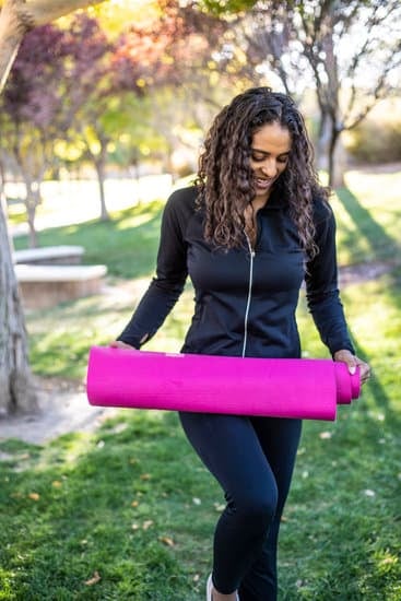 Scopri una deliziosa colazione energetica per prepararti alla pratica yoga: cosa mangiare prima di fare yoga
