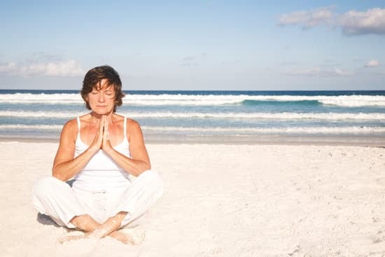 Chi Ha I Parkinson Puó Fare Yoga 1 Chi ha il Parkinson può fare yoga: scopri i benefici di questa pratica per la gestione dei sintomi