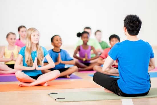 Che CosaE' Lo Yoga Quali Esercizi Si Fanno 1 Scopri i benefici dello yoga e le varietà di esercizi praticabili per migliorare il benessere fisico e mentale