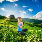 Scopri i molteplici benefici che lo yoga apporta al corpo, migliorando la salute e il benessere generale