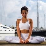 Ashtanga Yoga Pratica l'Ashtanga Yoga per migliorare la tua flessibilità, forza e serenità mentale. Scopri i suoi benefici oggi!