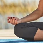 Come Vestirsi a Yoga Scopri come vestirti per le tue sessioni di yoga: abbigliamento comodo ed elastico è fondamentale!