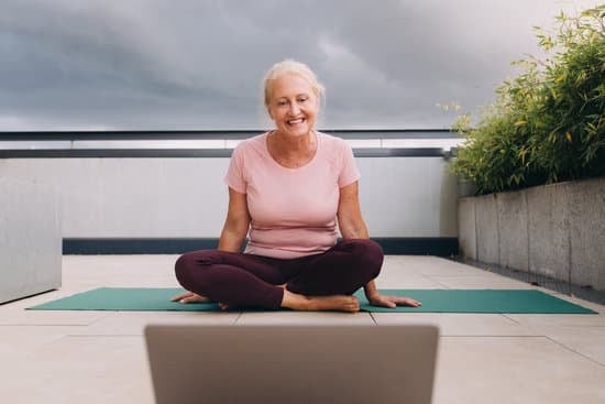 Che Posizione Yoga E Sul Bacino 13 Migliora la tua posizione yoga sul bacino con questi semplici esercizi di allungamento e rafforzamento