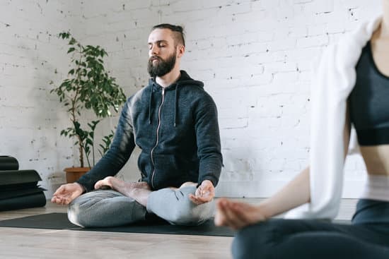 Yoga a settimana: scopri qual è la frequenza ideale per ottenere i migliori benefici dalla pratica
