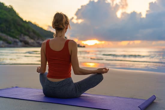 Premi il pulsante di accensione situato sul lato destro del Lenovo Yoga 530 per avviarlo rapidamente