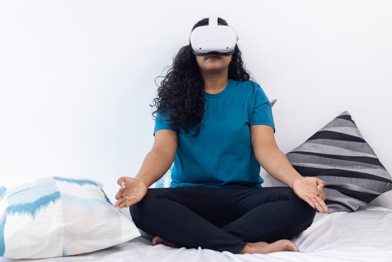 Inizia lo yoga a qualsiasi età! Scopri i benefici del praticare yoga sin da giovani per migliorare la salute e la flessibilità