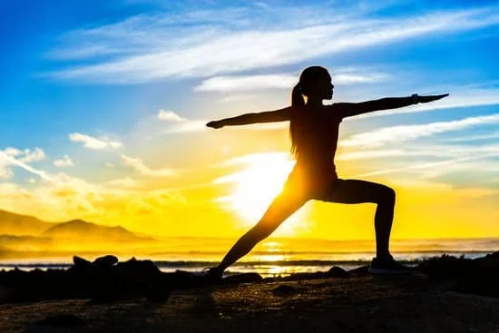 Scopri come incorciare le gambe durante la pratica dello yoga con tecniche e posizioni specifiche