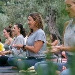Che Posizione Yoga E Manenersi Solo Sul Bacino Trova la tua stabilità attraverso il posizionamento del bacino nella pratica dello yoga