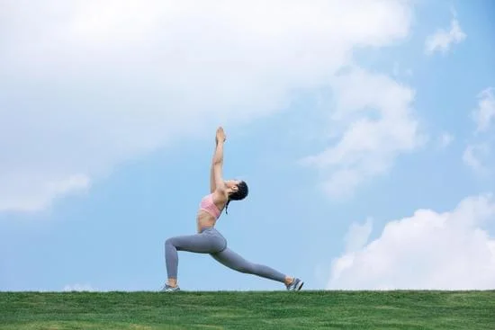 Il saluto al sole: praticare A TUTTO YOGA per un benessere completo mente-corpo in armonia