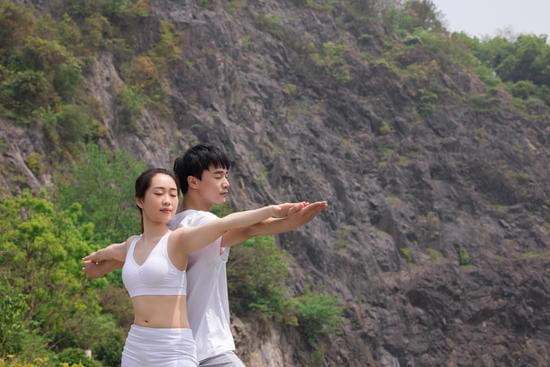 Come Si Fa Lo Yoga a Casa 11 Scopri come praticare lo yoga comodamente a casa tua con i nostri semplici esercizi e video guidati