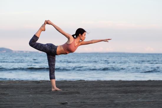 Che Esercizi Fare Con La Palla Per Yoga 9 Sperimenta esercizi per il tuo allenamento yoga utilizzando la palla per migliorare stabilità e flessibilità