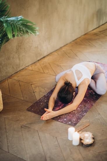 Come Si Pratica Il Kriya Yoga 1 Impara come si pratica il Kriya Yoga seguendo le istruzioni dettagliate di un maestro qualificato