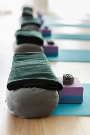 Come Si Chiama l'Insegnante Di Yoga 1 Come si chiama l'insegnante di yoga? Scopri il nome dell'istruttore di yoga che fa per te con un click!