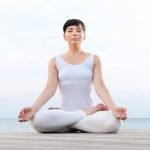 Yoga E Ansia Combatte l'ansia con la pratica dello yoga: scopri come questa disciplina può aiutarti a rilassarti e ritrovare la calma interiore