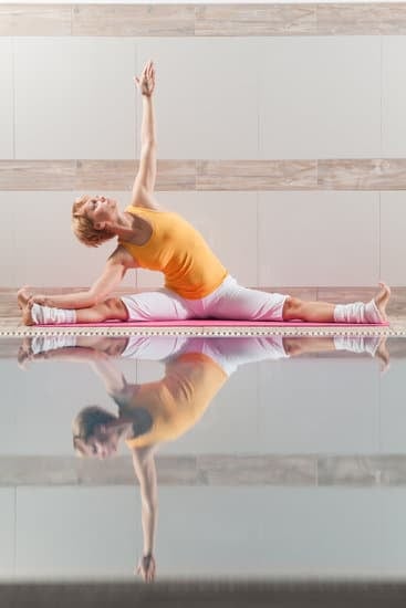 Migliora la tua salute mentale e fisica: scopri come praticare lo yoga per migliorare il tuo benessere complessivo