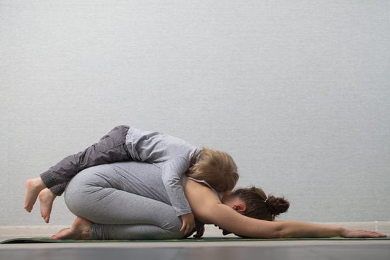 Che Cos'E' Vinyasa Yoga Riscaldato 1 Vinyasa yoga riscaldato è uno stile dinamico di yoga che combina movimento fluido e sequenze di posizioni con il riscaldamento del corpo