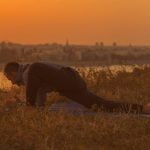 Hatha Yoga Scopri i benefici del Hatha Yoga: migliora il tuo equilibrio, la flessibilità e la consapevolezza del respiro