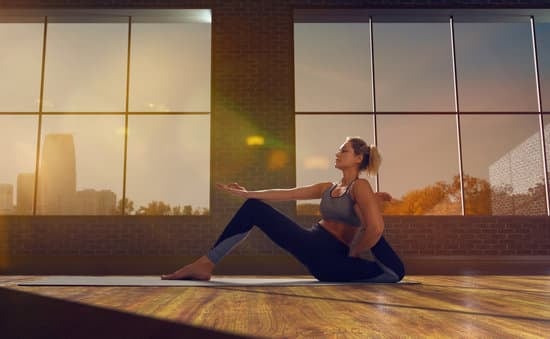 Scopri come aggiornare la tua pratica yogica con nuovi linguaggi e approcci