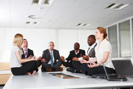 Gli effetti positivi dello yoga sulla salute mentale e fisica.