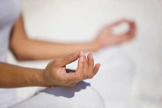 Cosa Si Fa a Yoga 1 Scopri cosa si fa a yoga per migliorare la tua flessibilità e il benessere fisico e mentale
