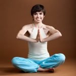 Che Cosa Indossare Per Fare Yoga Indossa abiti comodi e traspiranti per praticare yoga
