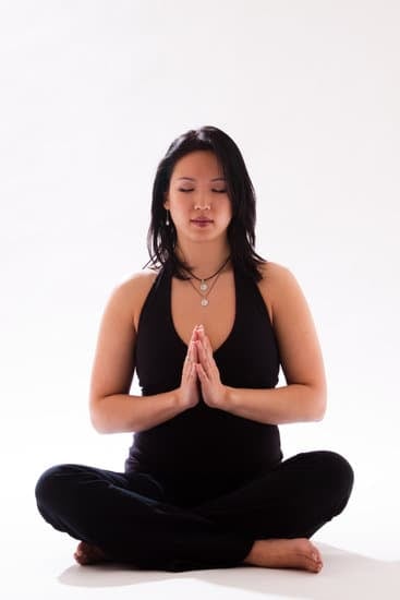 Come Condurre Una Classe Di Yoga 13 Guida una pratica di yoga coinvolgente e rilassante per condurre una classe di yoga