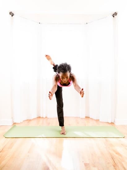 Impara come fare meditazione yoga per ridurre lo stress e trovare equilibrio interiore