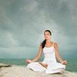 Come Creare Angolo Yoga Scegli lo spazio perfetto per creare un angolo yoga e rilassati