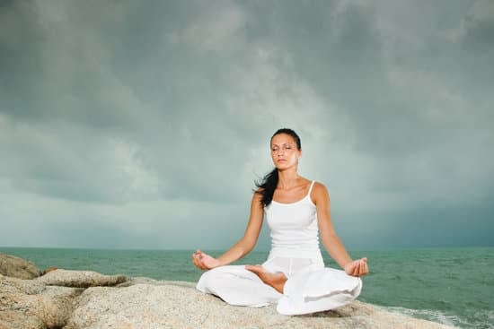 Come Creare Angolo Yoga 3 Scegli lo spazio perfetto per creare un angolo yoga e rilassati