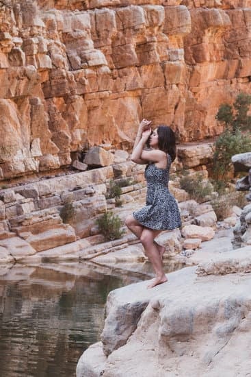 Scopri cos'è il Power Yoga: la pratica dinamica e intensa che unisce forza e flessibilità