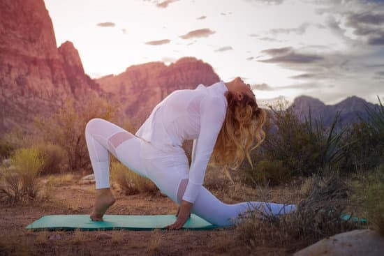 Scopri su Yoga Radio Bruno dove vedere lezioni di yoga in diretta