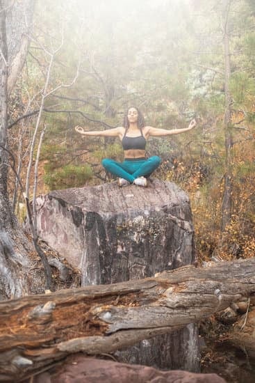 Scegli arredi minimalisti per favorire la pratica del yoga