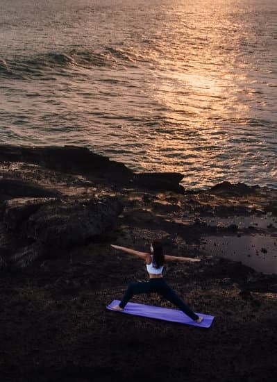 Come Di Gioca a NamastE' Il Gioco Dello Yoga 1 Namaste: scopri come giocare a questo divertente gioco di yoga con i tuoi amici