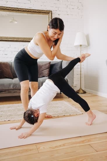 Scopri quale yoga scegliere in base alle tue esigenze: hatha, vinyasa, o bikram