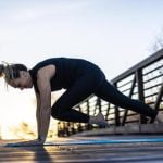 Utilizza un tappetino yoga antiscivolo per rendere la pratica più sicura