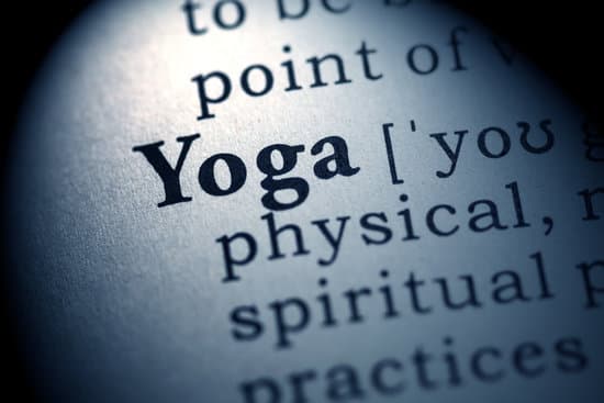 Inizia con una breve introduzione su come impostare la prima lezione di yoga