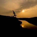 Come Iniziare a Insegnare Yoga Guida per COME INIZIARE A INSEGNARE YOGA: consigli per principianti e approfondimenti avanzati