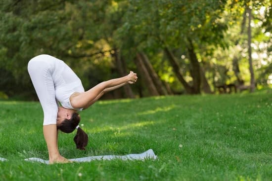 Scopri come diventare insegnante yoga: formazione, pratica e passione