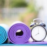 Come Imparare Yoga Segui una pratica regolare di yoga per imparare come imparare yoga